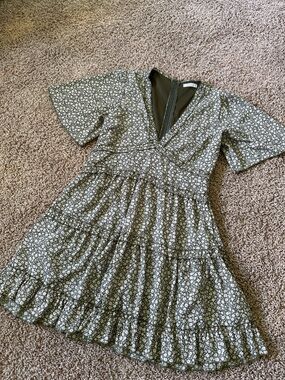 Ditsy Olive&White flowers Tiered V-Neck Midi Dress Flowy Cottage Tropical dainty